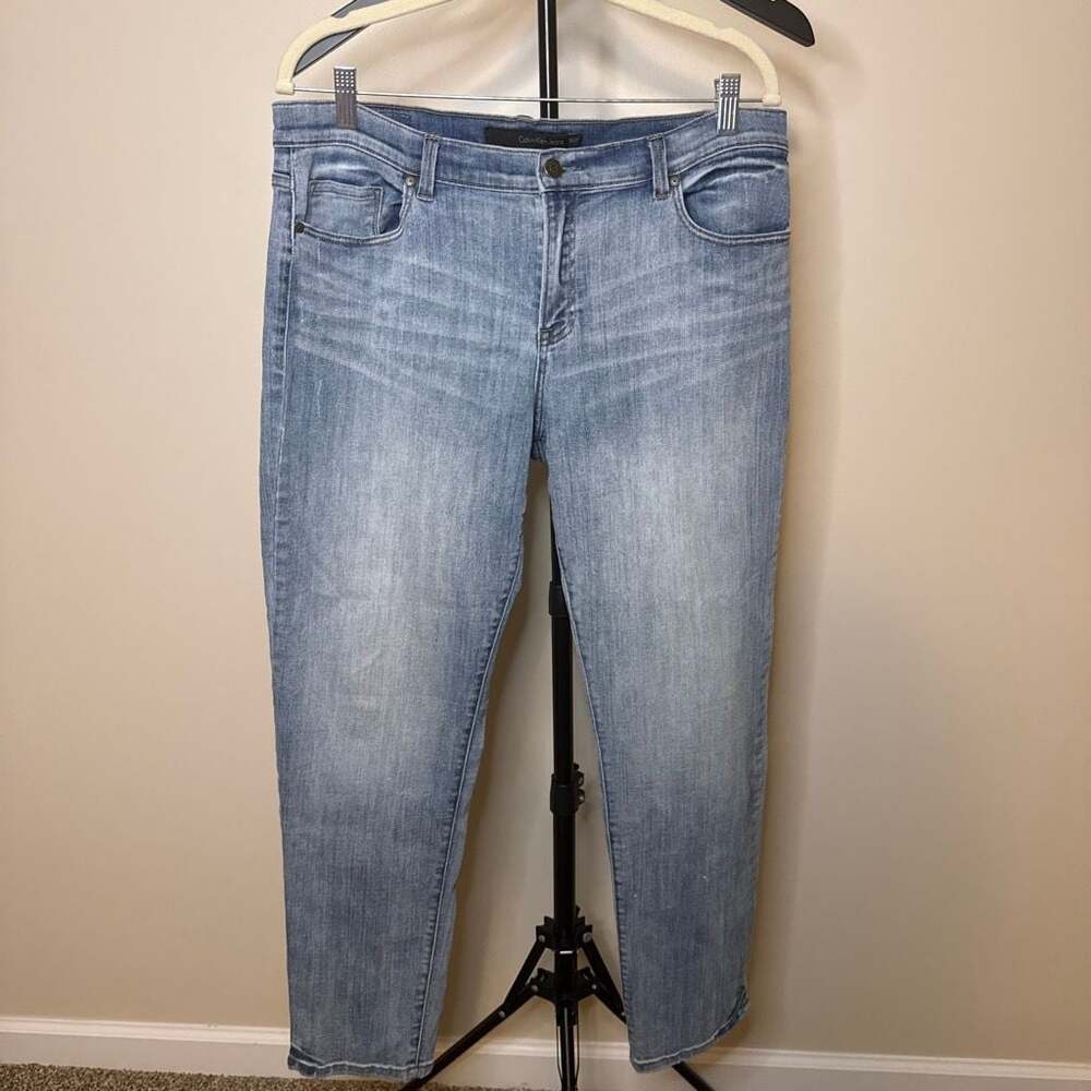 Calvin Klein Jeans Women's Slim Boyfriend Fit Medium Wash Denim Jeans Size 31/12